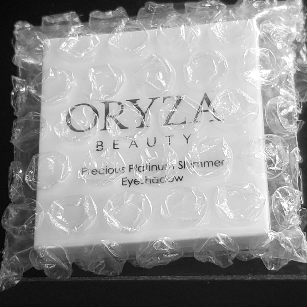 Oryza Beauty Nude Shimmer & Contour Eyeshadow